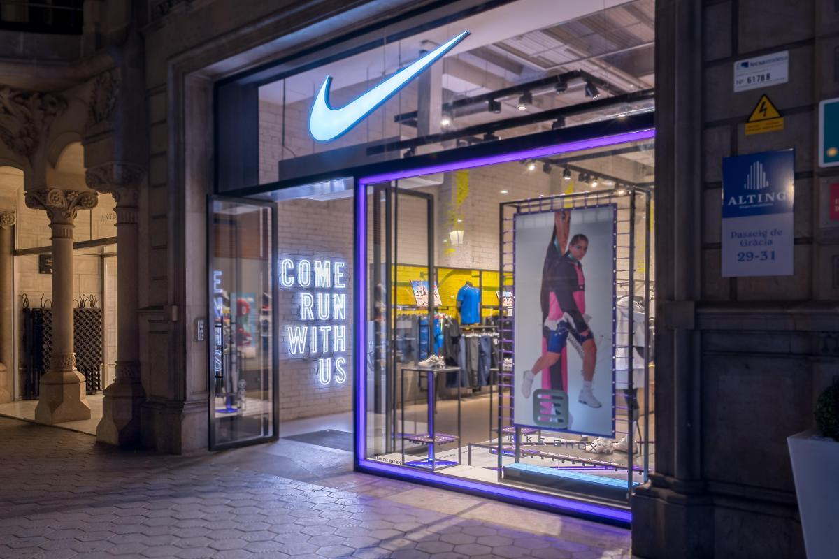 aliviar Evaporar partido Republicano ▷ Nike Store Barcelona - Paseo de Gracia